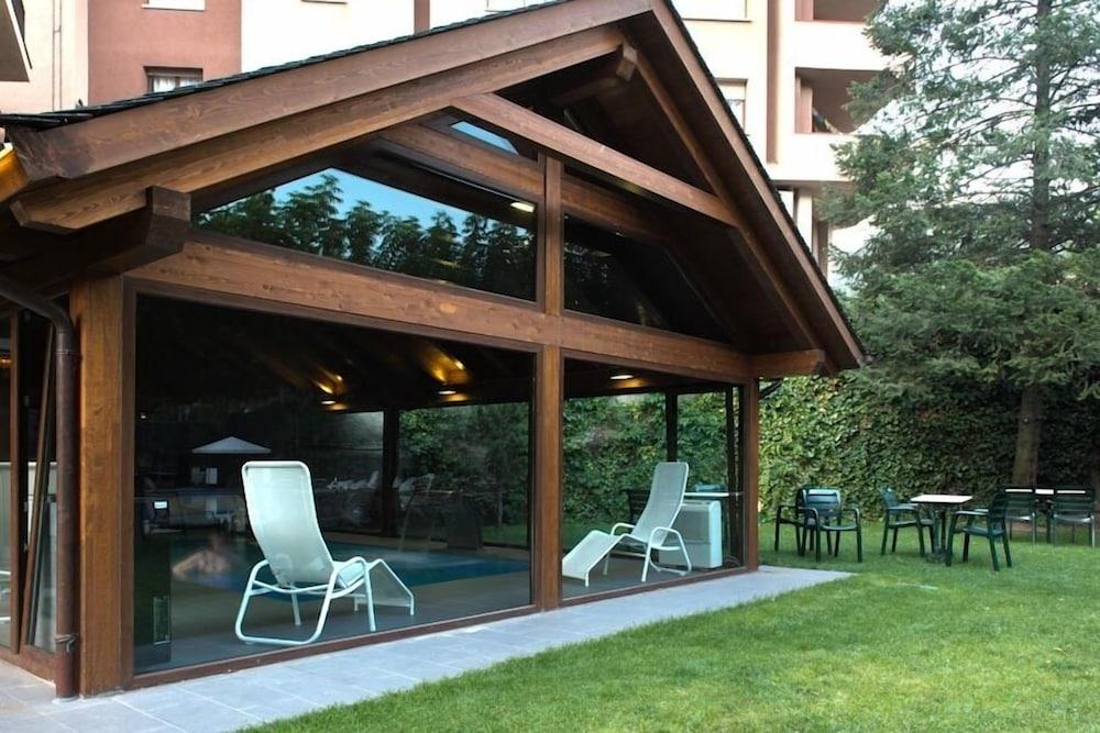 Apartamentos Pessets Adelaida Sort Ngoại thất bức ảnh